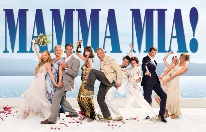 ENCONTRO NO CINE QUINTAL COM DRINKS E FILME