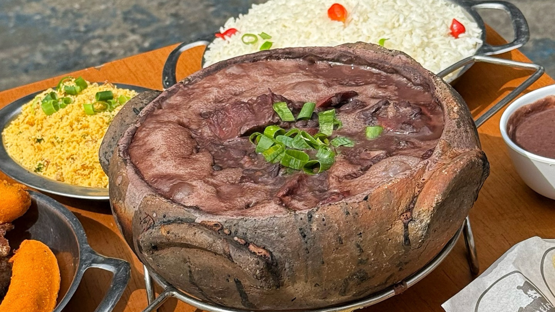 Feijoada todo dia - a melhor da Paulista! Serve 4 pessoas - Imagem 1